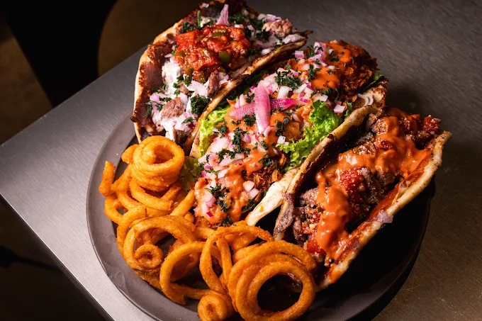 Blue Entrance Kitchen 店長